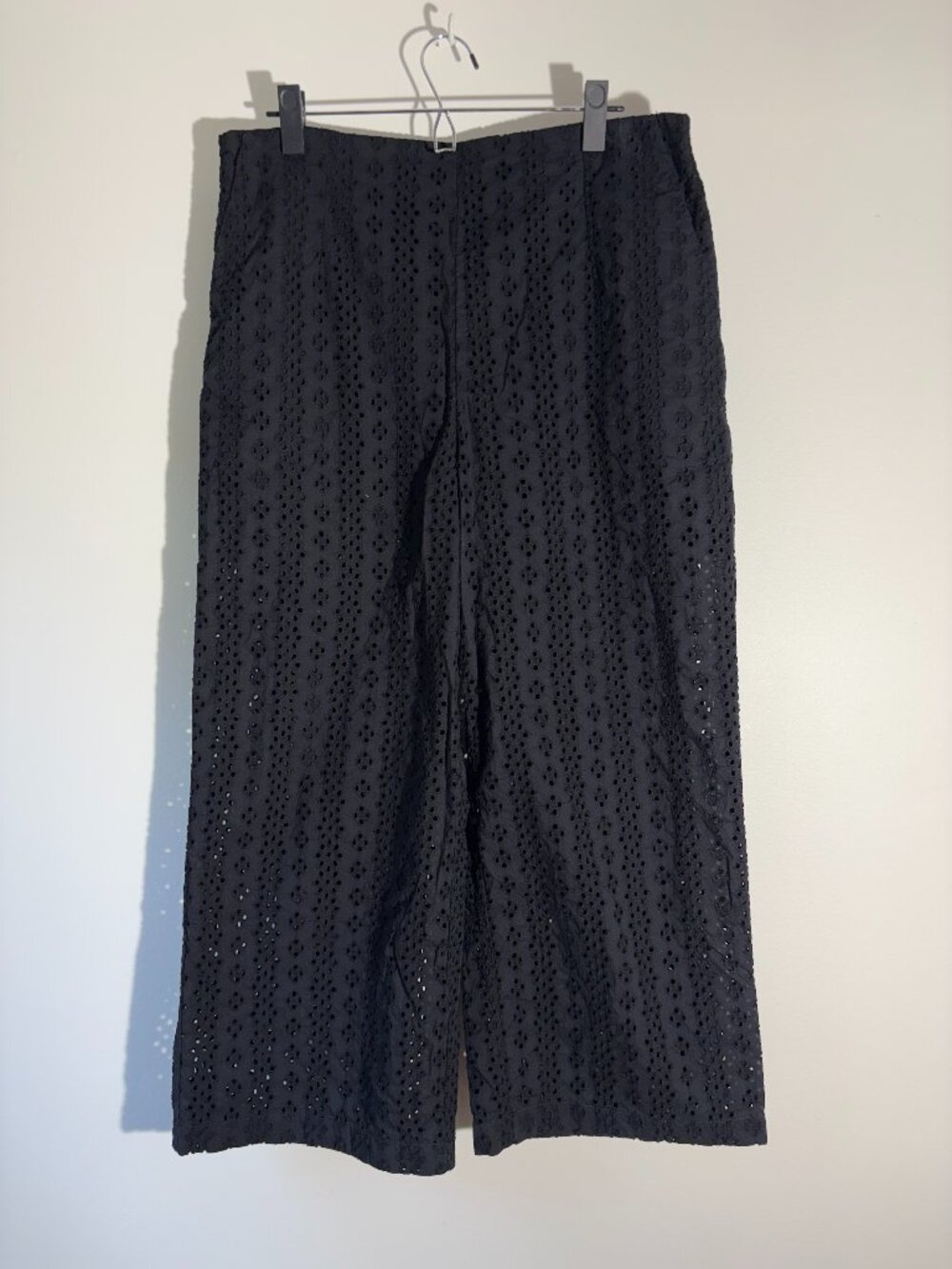 DKNY Jeans Black Eyelet Wide Leg Crop Pants Women's Size 16 Culottes Lined Boho